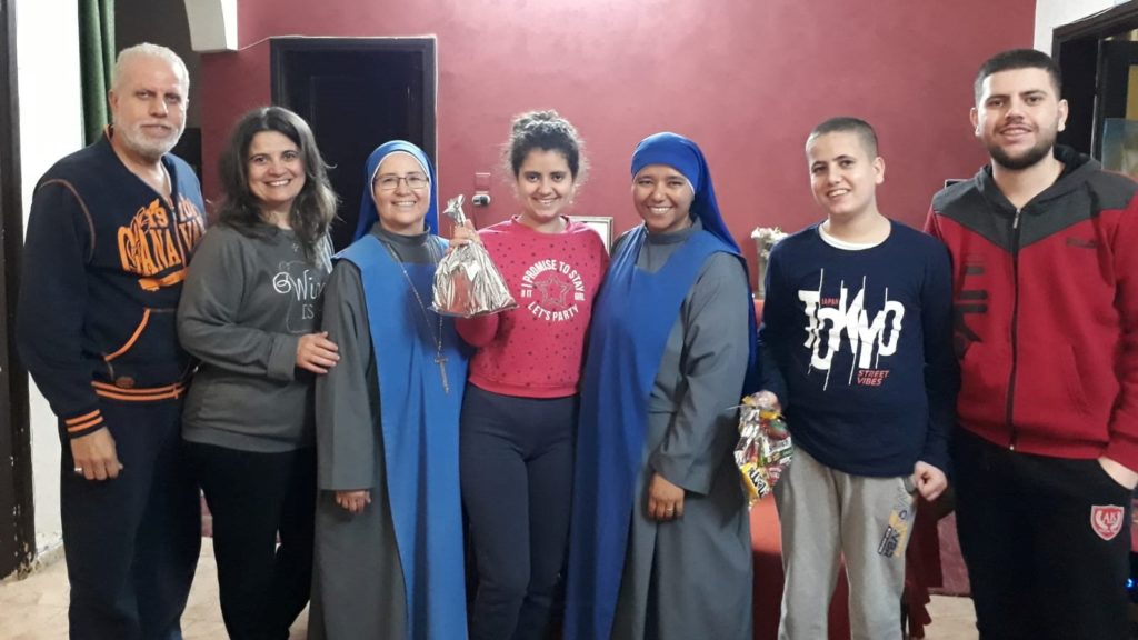 Read more about the article تبادل المُعايدات الفصحية في غزة